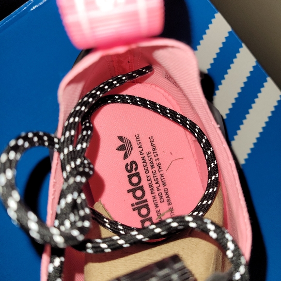 Pink NMD V3 Youth/Women's - Picture 5 of 5